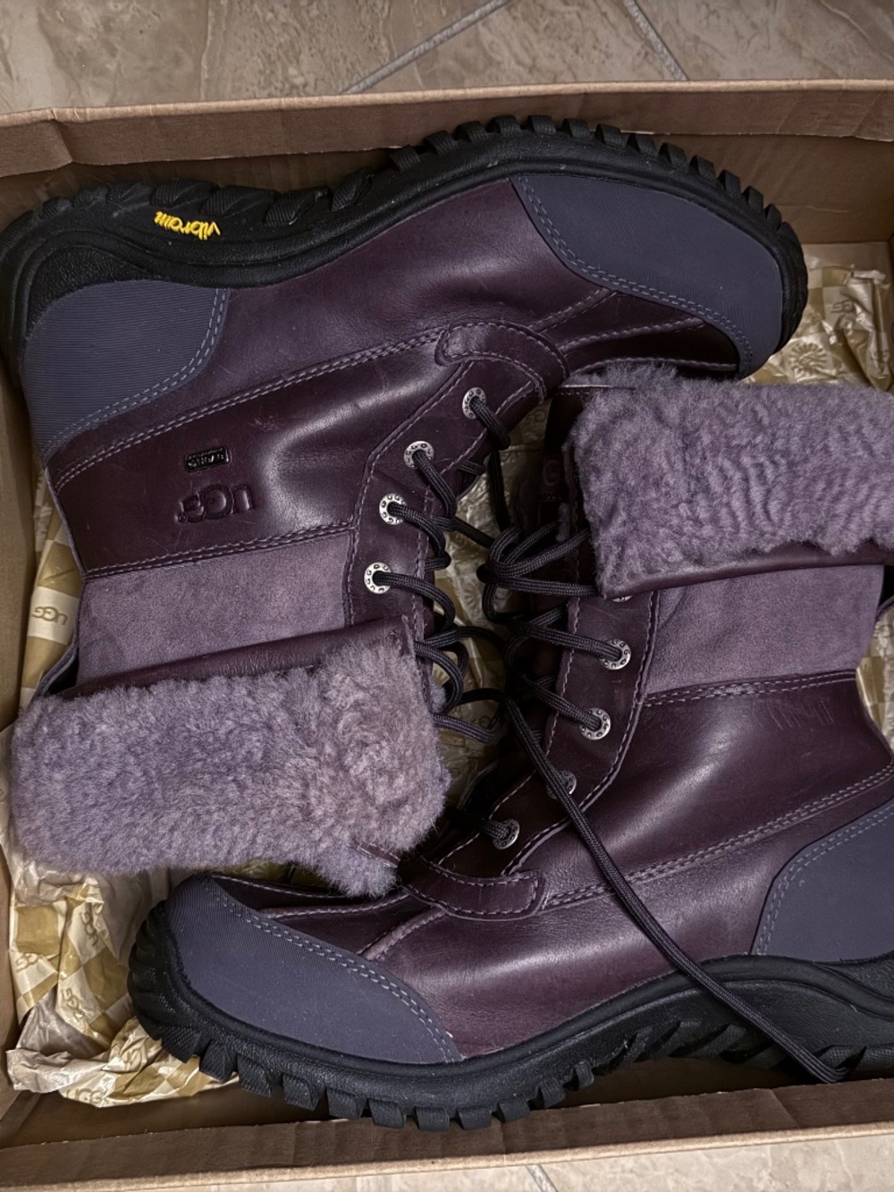 UGG Adirondack Waterproof Winter Boots Women’s 11 Wide Vibram Sole Shearling